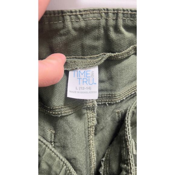 Time & Tru Dark Green Denim Shorts Women’s SIZE LARGE (12-14) Stretch - Picture 4 of 4